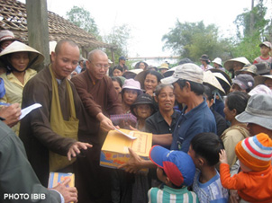 Cứu trợ tại Hải Lăng tỉnh Quảng Trị