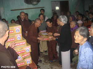 Cứu trợ tại huyện Nghĩa Hành tỉnh Quảng Ngãi