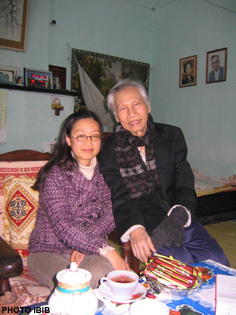 Hoang Minh Chinh at his home in Hanoi during an investigative mission by lawyers of the International Federation on Human Rights (FIDH)