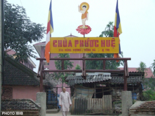 Cổng chùa Phước Huệ bị phá sập sáng ngày 1.4.2008