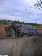 Lều công an dựng ở cổng sau Tu viện Nguyên Thiều