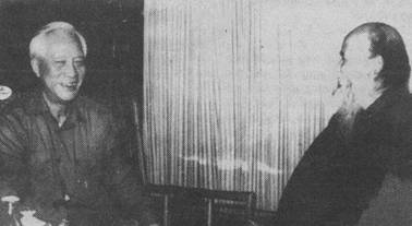 Bộ trưởng Mai Chí Thọ và Đại lão Hòa thượng Thích Quảng Độ, hình do Công an chụp tháng 3 năm 1990 tại Hà Nội. Làm sao Nhóm Đặc công Phá hoại Cộng đồng Hải ngoại có ? Hỏi tức trả lời.