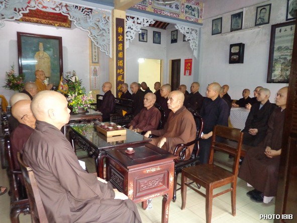 Chư Tăng họp tại chùa Linh Quang