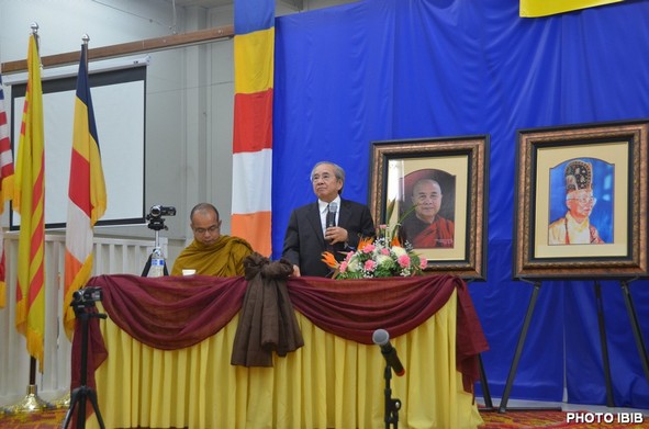 Cư sĩ Võ Văn Ái tuyên đọc Quyết Nghị tố cáo nhà cầm quyền Cộng sản đàn áp Phật giáo trong nước