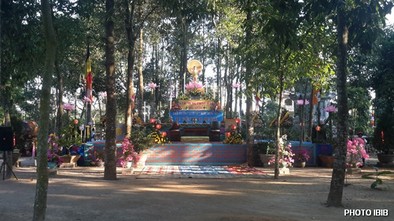 Lễ Đài trang nghiêm trong khuôn viên Tu viện Long Quang, bàng bạc không khí Lâm Tỳ Ni