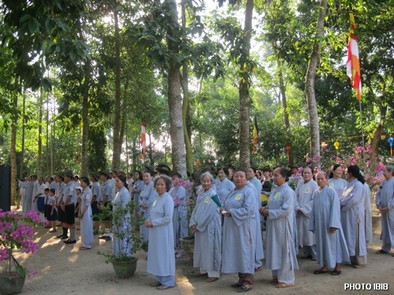 Chúng Thập thiện và Bồ tát tại gia Huế tham dự Phật Đản – Hình PTTPGQT