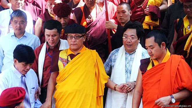 Pháp Vương Gyalwang Drukpa đã có gần một chục lần tới thăm Việt Nam thời gian qua theo lời mời của Chính quyền và Giáo hội Phật giáo do nhà nước VN hậu thuẫn