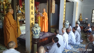 Hoà thượng Tích Minh Quang tuyên đọc Quyết định Viện Hoá Đạo