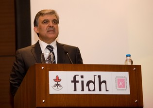 Turkish President Abdullah Gül speaks at the FIDH 38th Congress in Istanbul (Photo FIDH)