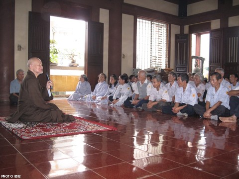 Đại lão Hòa thượng Thích Quảng Độ ban Đạo từ nhân khóa tu học giáo lý tại Trại Vạn Hạnh