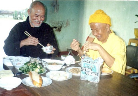 Thich Quang Do and Thich Huyen Quang meet in Quang Ngai
