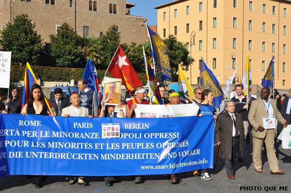 Diễu hành Quốc tế lần thứ Tư cho Nhân dân tại các nước bị áp bức được Tự do tại thủ đô Rome, Ý Đại Lợi, ngày 22.10.2011