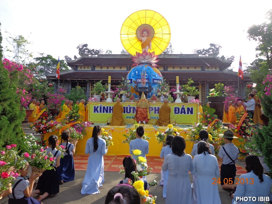 Đại lễ Phật đản tại Tổ đình Quốc Ân - Hình PTTPGQT