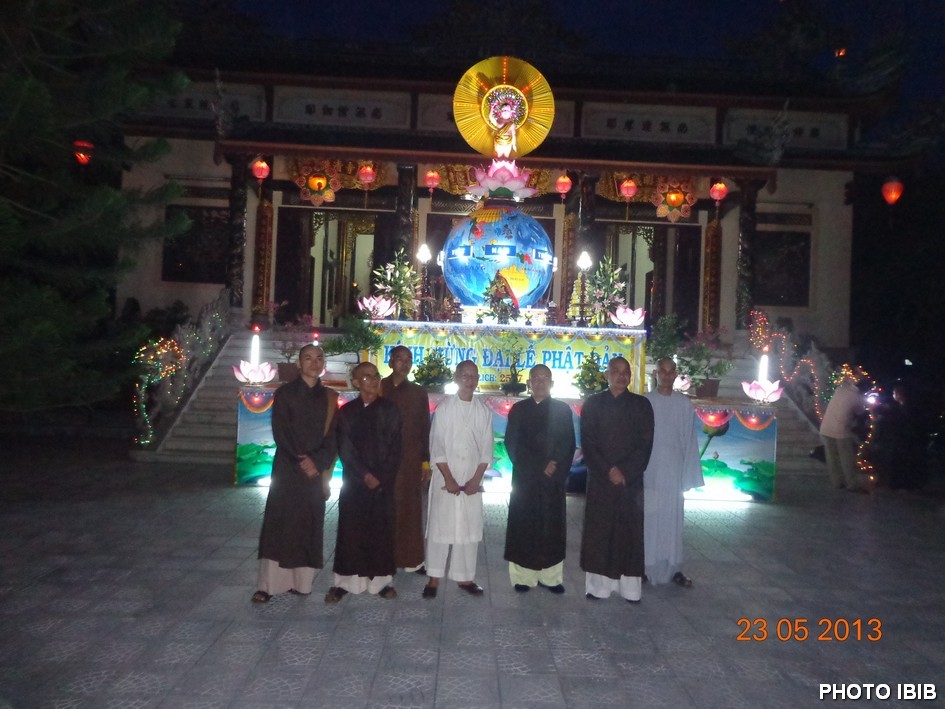 Lễ đài Phật Đản Chùa Bảo Quang - Hình PTTPGQT