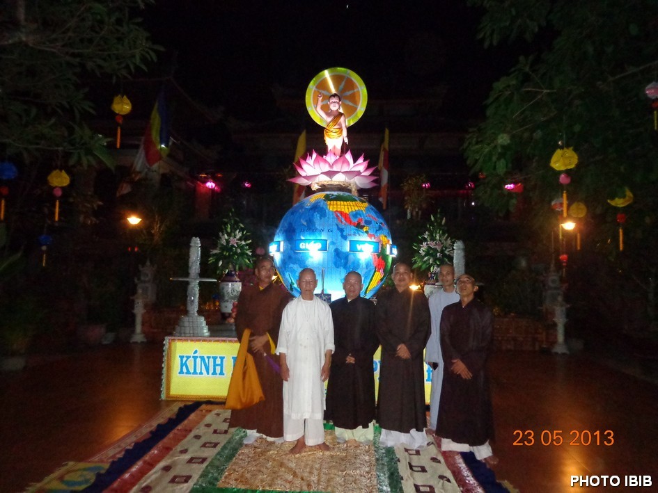 Lễ đài Phật Đản Chùa Thọ Đức - Hình PTTPGQT