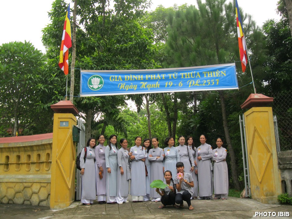 Cổng vào Trại Ngày Hạnh ở chùa Bảo Quang – Hình PTTPGQT