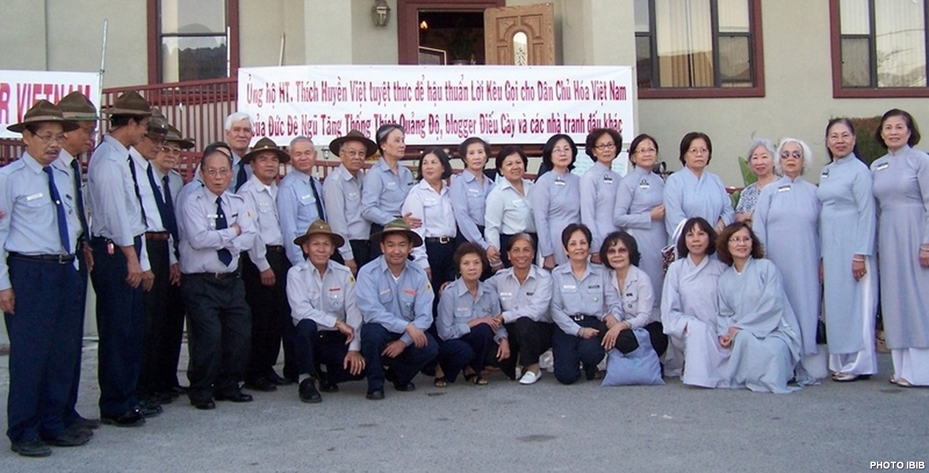 Ban Hướng dẫn Trung Ương Gia đình Phật tử Việt Nam tại Hoa Kỳ kết hợp với Liên Đoàn Cựu Huynh trưởng và Đoàn sinh GĐPT tổ chức Đêm thắp nến yểm trợ HT Thích Huyền Việt tại Chùa An Lạc