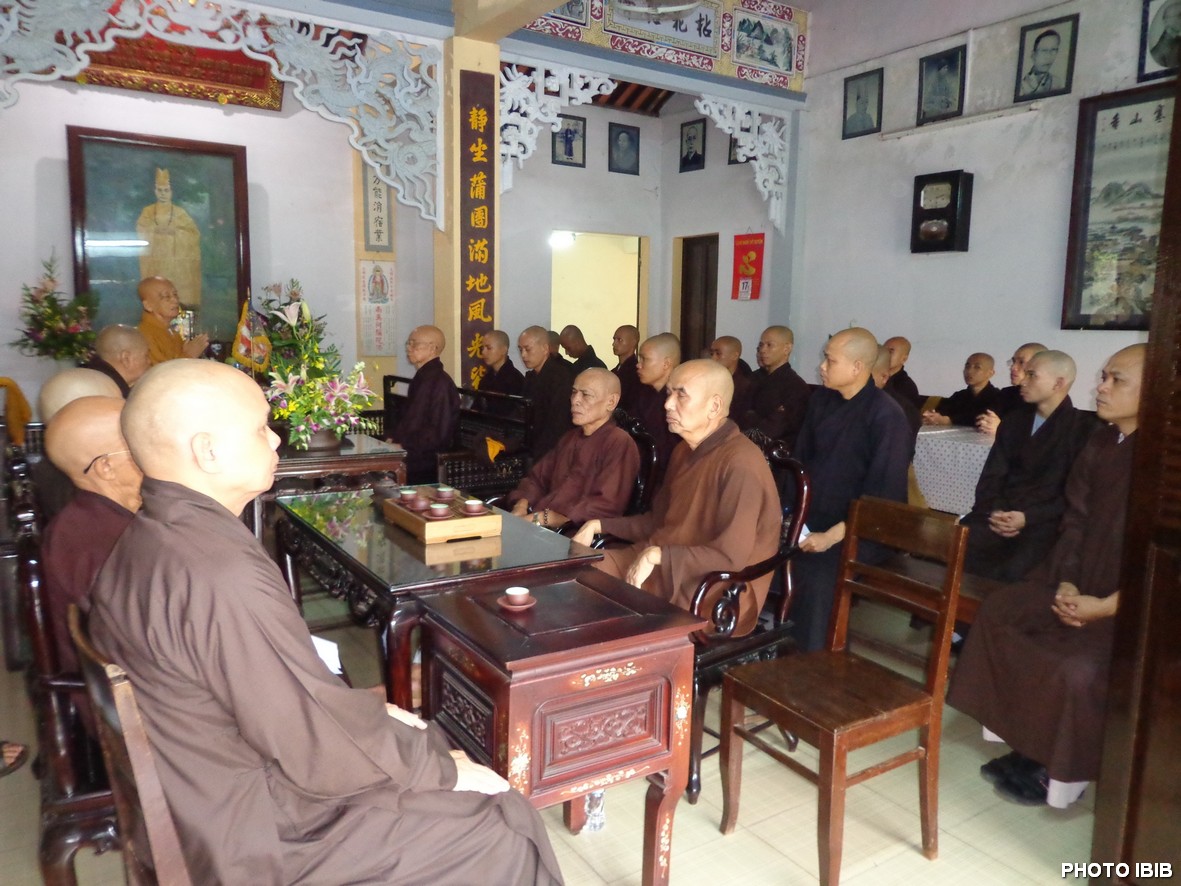 Chư Tăng họp tại chùa Linh Quang