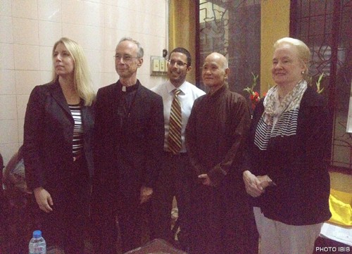 USCIRF delegation, from left to right: Tina Mufford, Commissioner Reese, Commissioner Mark, Patriarch Thich Quang Do, Commissioner Mary Ann Glendon, 25.8.2015