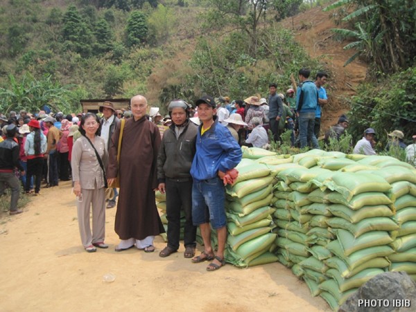Cứu trợ tại xã Ngọc Yêu, huyện Tu Mơ Rông, KonTum