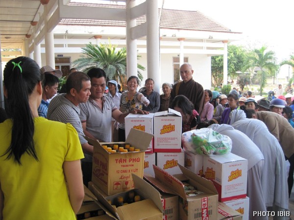 Cứu trợ tại xã Suối Tiên, Diên Khánh, Khánh Hòa