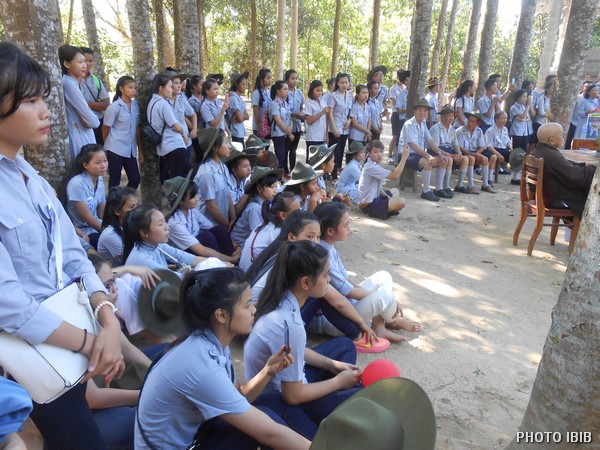 Chăm chú theo dõi Lễ Khai mạc Trại Hạnh GĐPT Thừa Thiên